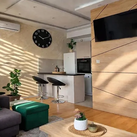 Extra Apartman-city Center With Parking شقة *