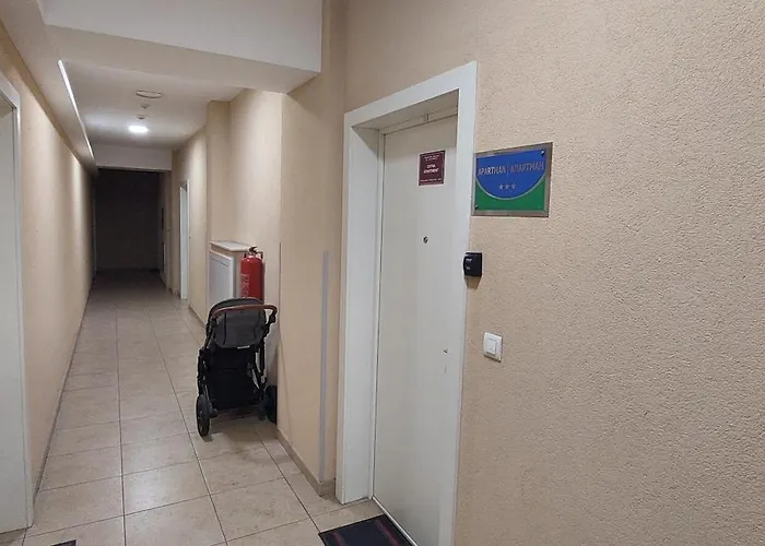 Extra Apartman-city Center With Parking شقة